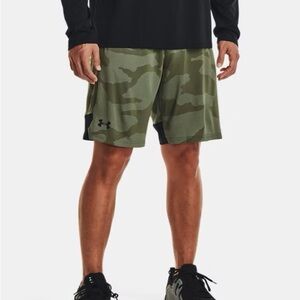 Under Armour | Men’s Sz M | Green Athletic Shorts with Camo Design✨